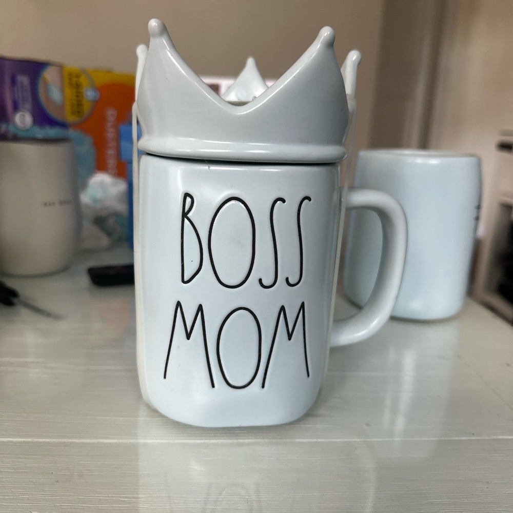 Rae Dunn Boss Mom Mug with Crown Lid